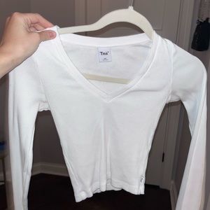 Aritzia cropped long sleeve v-neck